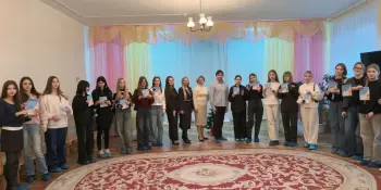 Девятиклассницы попробовали себя в роли воспитателей