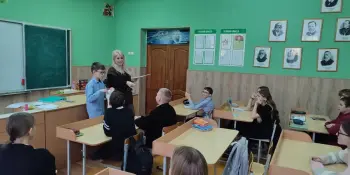 Профилактическая беседа специалиста сектора пропаганды по взаимодействию с общественностью Сермяжко Анастасия Андреевна с учащимся 7-8 классов